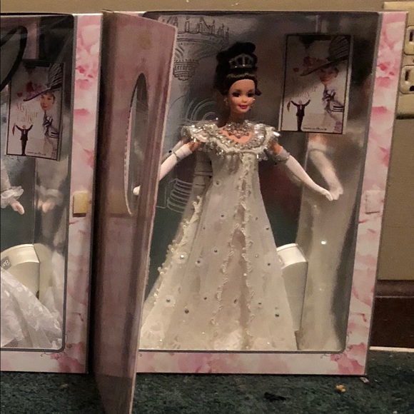 My Fair Lady Set Of 2 Barbie as Eliza - Picture 1 of 2